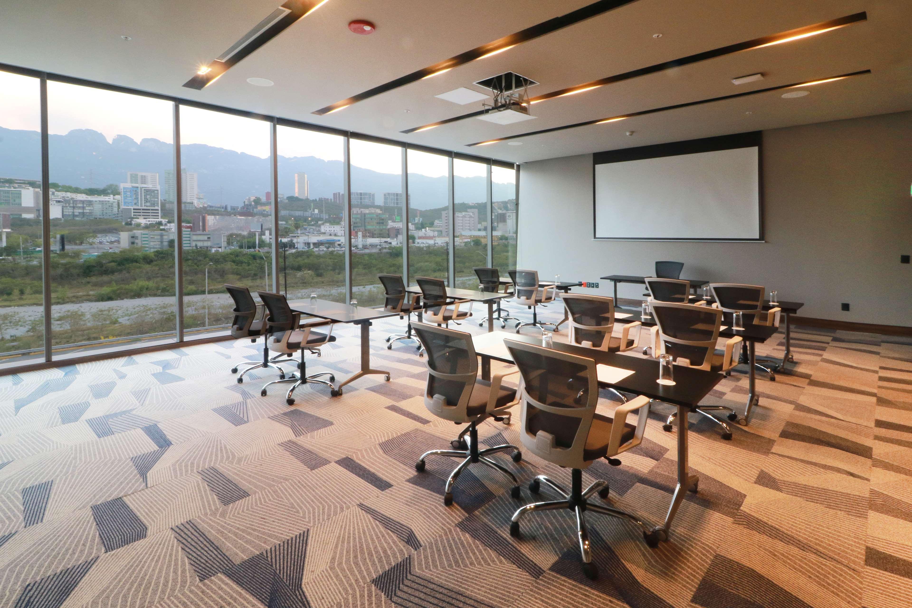 Hilton Garden Inn Monterrey Obispado Extérieur photo