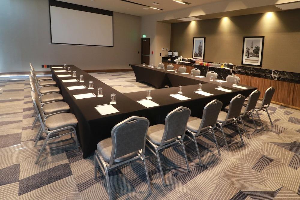 Hilton Garden Inn Monterrey Obispado Extérieur photo