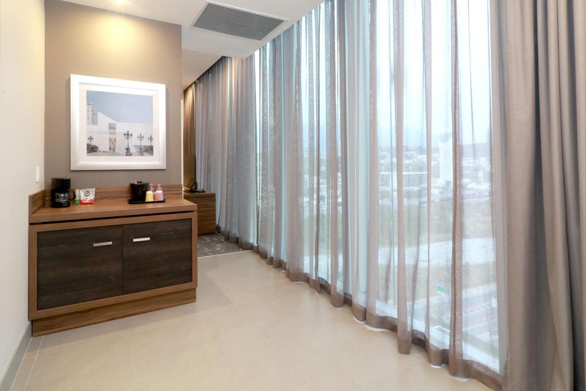 Hilton Garden Inn Monterrey Obispado Extérieur photo