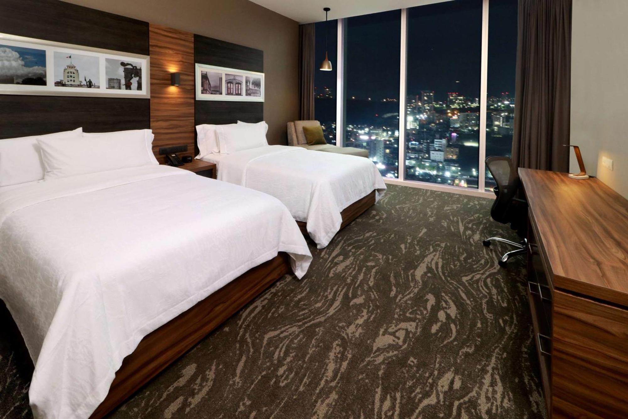 Hilton Garden Inn Monterrey Obispado Extérieur photo