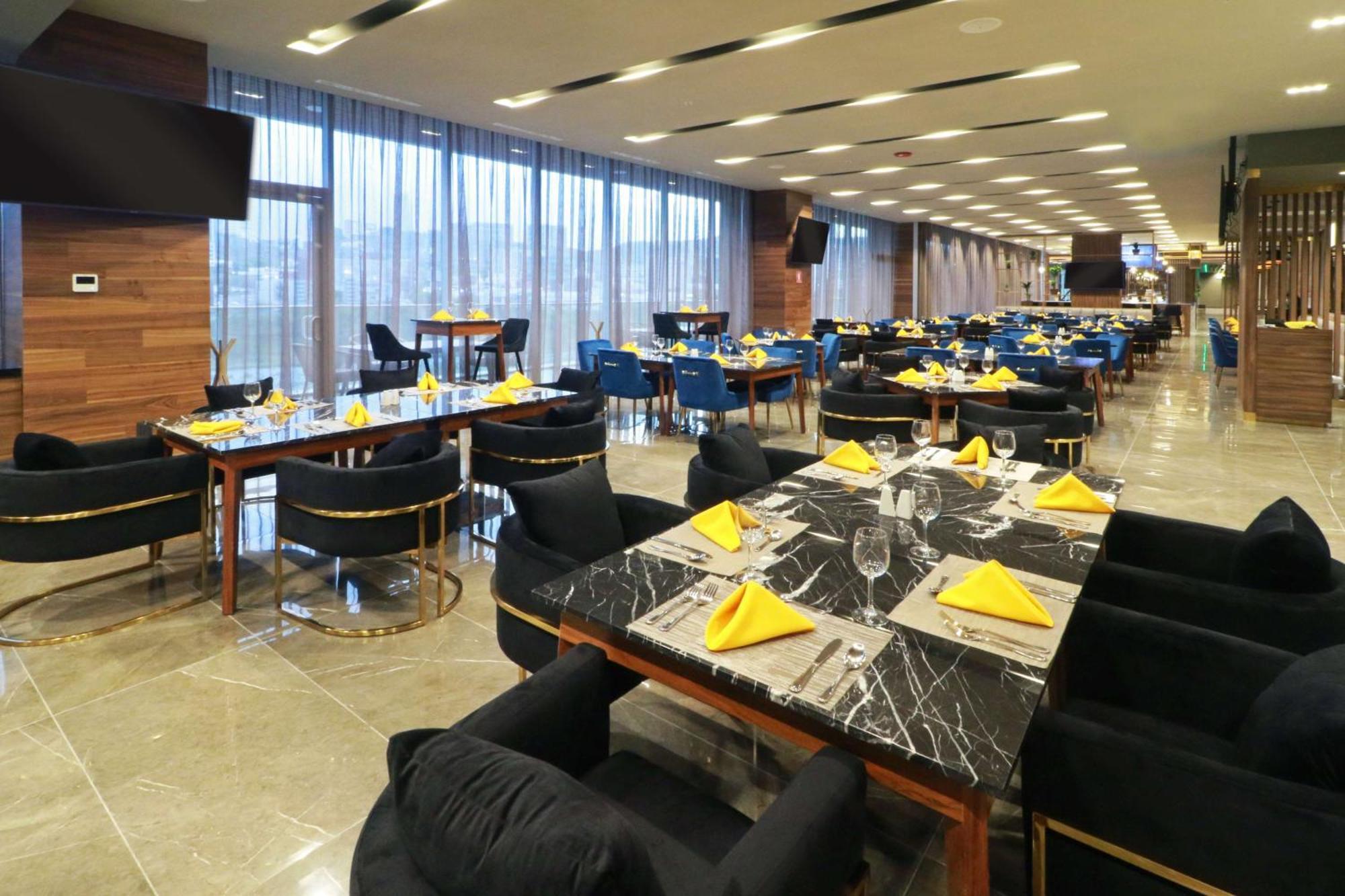 Hilton Garden Inn Monterrey Obispado Extérieur photo