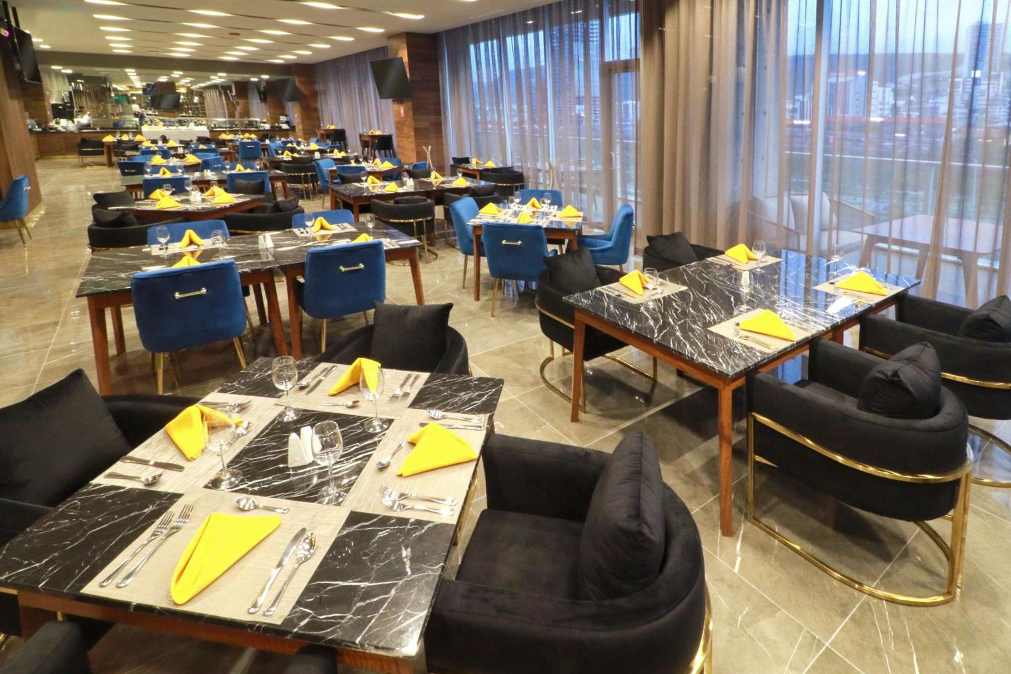 Hilton Garden Inn Monterrey Obispado Extérieur photo